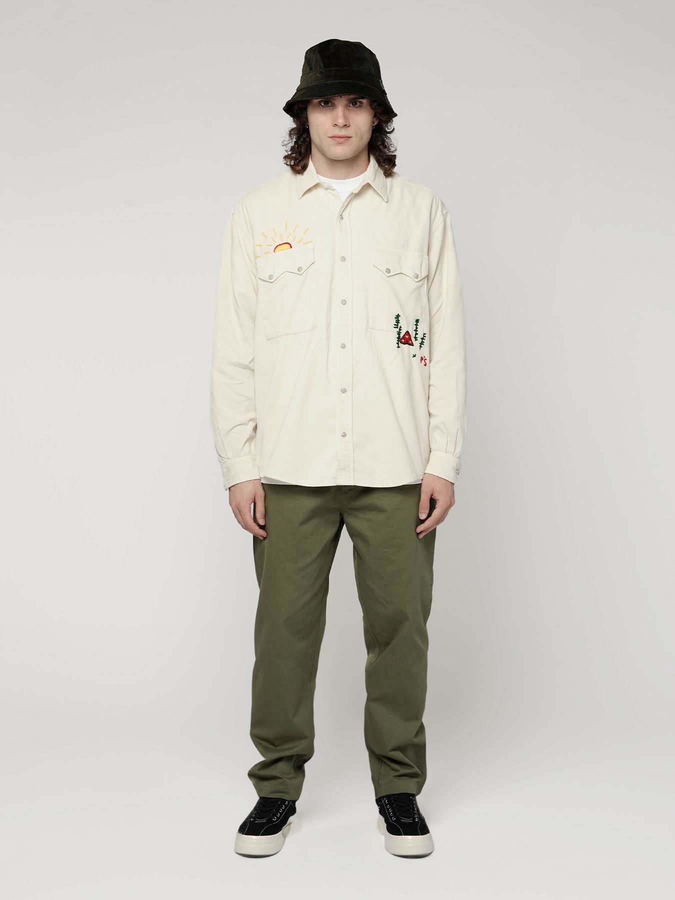 UNIVERSAL WORKS Pantaloni MILITARY CHINO